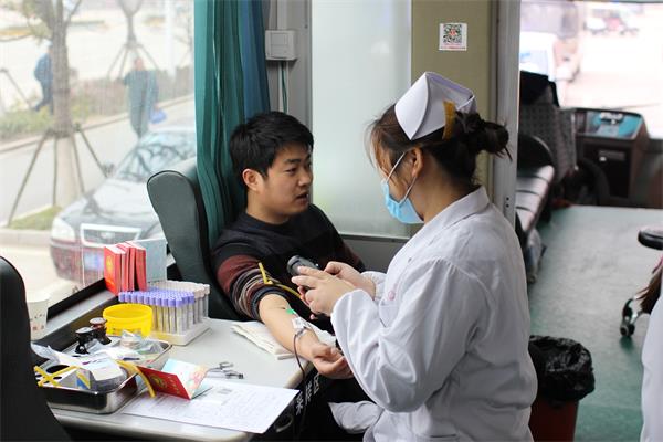 ������ҡ�Ѫӿ���֣�Ѹ�������֯Ͻ��ȫ��ְ���;���μ��޳���Ѫ�